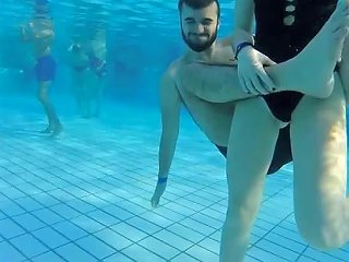 Nice Couple Playing Underwater Free Mobile Couple Porn Video